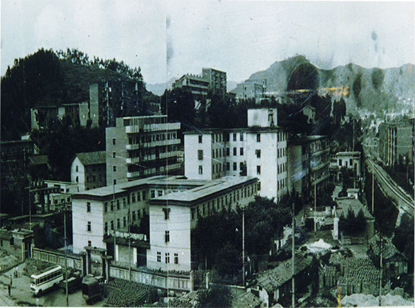 7、原二汽第一職工醫(yī)院外貌.jpg